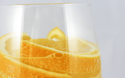 Découvrez pourquoi tout le monde raffole de l’eau à l’orange ! Un secret délicieusement rafraîchissant à connaître absolument !