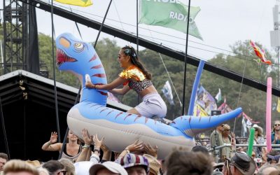 Festival de Glastonbury 2024 : Quand la Pop s’Embrase et Politique s’Enflamme à Worthy Farm !