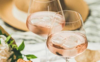 Découvrez pourquoi le rosé avec glaçons est la tendance incontournable de l’été !