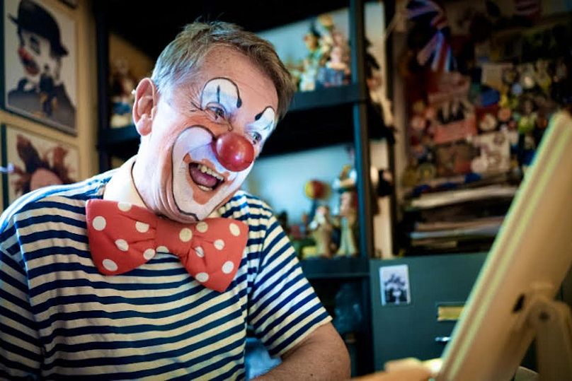 Faites de Mattie le clown.