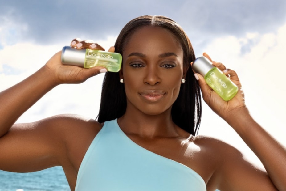 déodorant, star du tennis Sloane Stephens souriant en tenue verte, beauté, soins de la peau