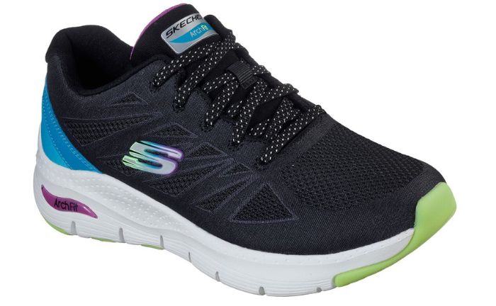 Le Skechers Arch Fit - She's Effortless a un design accrocheur qui fera tourner les têtes partout