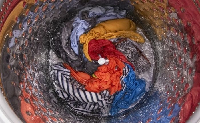 comment laver les vêtements avec juste de l'eau