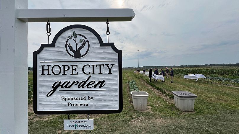 Le signe indique 'Hope City Garden' au Grafton Reintegration Centre