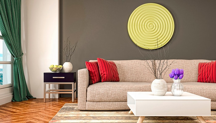 mur avec panneau jaune