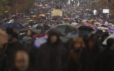 Des milliers de Serbes exigent la démission du Premier ministre après un effondrement mortel de toit
Un drame qui secoue le pays : la colère gronde !