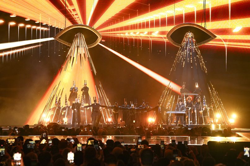 Neil Tennant et Chris Lowe des Pet Shop Boys se produisant aux MTV European Music Awards.