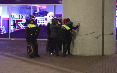 Un Tram Incendié à Amsterdam : Les Émeutes Montent en Intensité !
Tensions Explosives dans la Capitale Néerlandaise !