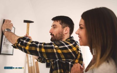 Découvrez comment accrocher un tableau parfaitement aligné sans aide !