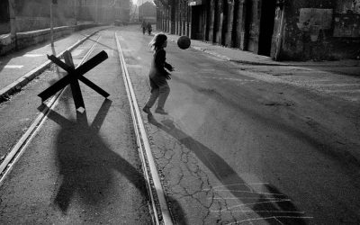 En images : Les clichés historiques du photographe britannique Paul Lowe, récemment disparu