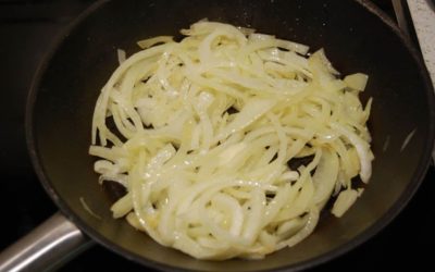 Découvrez le Secret Incroyable pour Parfaire la Cuisson de l’Oignon !