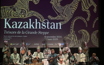 Les Trésors du Kazakhstan : Une Évasion au Cœur de la Grande Steppe à Paris
Chers passionnés de culture et d’aventure, préparez-vous à vivre une expérience inoubliable ! Les merveilles du Kazakhstan, ce vaste pays aux paysages envoûtants, font leur grande entrée à Paris. Une occasion unique de découvrir la richesse d’une terre fascinante, où l’histoire et la tradition se mêlent harmonieusement.
Un Voyage au Fil des Âges
Imaginez-vous déambulant dans les allées d’une exposition qui vous transporte à travers les siècles. Les trésors du Kazakhstan dévoilent des vestiges archéologiques, des œuvres d’art ancestrales et des objets précieux qui racontent l’épopée d’un peuple fier. Chaque pièce présentée est une fenêtre ouverte sur un monde riche en histoire et en culture.
Une Plongée dans l’Artisanat Traditionnel
Ne manquez pas cette chance de découvrir l’artisanat unique kazakh ! Des tapis magnifiquement tissés aux bijoux étincelants, chaque création est le reflet d’un savoir-faire transmis de génération en génération. Vous serez émerveillés par la délicatesse et la précision qui caractérisent ces œuvres authentiques.
La Gastronomie Kazakhe : Un Festin pour les Sens
Et ce n’est pas tout ! L’exposition vous invite également à une aventure culinaire inédite. Laissez-vous séduire par les saveurs exotiques du Kazakhstan avec des plats typiques qui éveilleront vos papilles. Une véritable célébration gastronomique qui vous fera voyager sans quitter Paris.
Un Événement Incontournable
Saisissez cette opportunité exceptionnelle de plonger dans l’univers fascinant du Kazakhstan. Que vous soyez amateur d’histoire, passionné d’art ou épicurien curieux, cette exposition a quelque chose à offrir à chacun. Ne tardez pas, car les trésors de la grande steppe ne resteront pas longtemps sous le ciel parisien !