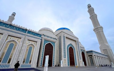 Une architecture époustouflante : Découvrez l’intérieur de la plus grande mosquée d’Asie Centrale !