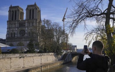 Revivez l’incroyable renaissance de Notre-Dame de Paris !
Une chronologie fascinante de la reconstruction de notre emblématique cathédrale