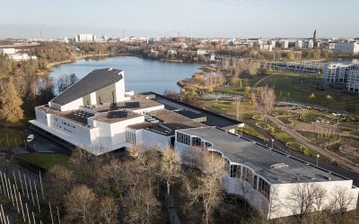 Le célèbre Finlandia Hall d’Helsinki fait peau neuve après trois ans de rénovation !
Découvrez ce monument emblématique qui rouvre enfin ses portes !