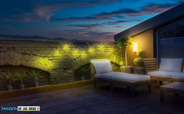 Une guirlande de lampes LED avec une enceinte bluetooth Lidl