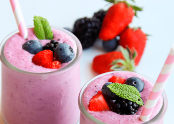 Smoothie de fraises et myrtilles