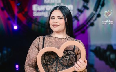 Un Scandale à Malte : La Participation Eurovision Ébranlée par la Controverse du ‘C-word’
Dans l’univers fascinant de l’Eurovision, où la musique et les émotions se mêlent dans un tourbillon de créativité, un événement inattendu a secoué le pays insulaire de Malte. Alors que l’excitation monte à l’approche du concours, un vent de censure fait frémir les passions. Préparez-vous à plonger dans les coulisses d’une controverse qui pourrait bien changer le cours de cette édition tant attendue !
Une Chanson Sous Haute Surveillance
Il semblerait que la participation maltaise à cette prestigieuse compétition soit au cœur d’un débat enflammé, principalement en raison d’un mot controversé qui a suscité des réactions vives. Cette chanson, initialement conçue pour provoquer des réflexions profondes et provoquer des émotions intenses, est désormais confrontée à une censure inattendue. Que cache ce fameux ‘C-word’ qui fait tant parler ?
Le Dilemme de la Liberté d’Expression
Ce dilemme soulève la question cruciale de la liberté d’expression dans le monde artistique. Les artistes doivent-ils se plier aux normes et aux attentes sociétales, ou ont-ils le droit d’exprimer des idées potentiellement dérangeantes ? Les enjeux sont élevés et les passions s’enflamment autour de ce sujet délicat.
Un Appel à l’Action pour les Fans
Afin de soutenir leur représentant sur la scène européenne, les fans maltais sont appelés à faire entendre leur voix. Que vous soyez fervent défenseur du droit à l’expression ou simplement amateur de belles mélodies, cet épisode nous rappelle combien la musique peut être un puissant vecteur de changement et une plateforme pour des discussions nécessaires.
N’attendez plus ! Restez connectés pour suivre l’évolution de cette affaire captivante qui pourrait bien redéfinir l’identité musicale maltaise sur la scène internationale.