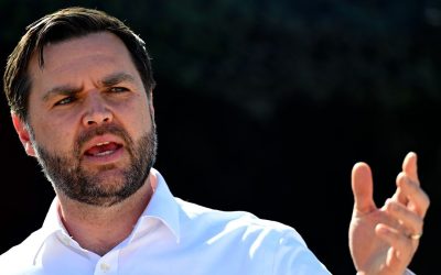 Un éditeur lituanien retire “Hillbilly Elegy”, le mémoires de JD Vance, des étals !
Une décision choc vient de secouer le monde littéraire : un éditeur lituanien a décidé de retirer des ventes le célèbre mémoires de JD Vance, “Hillbilly Elegy”. Quelles en sont les raisons ? Découvrez ce qui se cache derrière ce coup de théâtre !