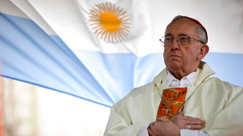 Cardinal Jorge Bergoglio célébrant une messe