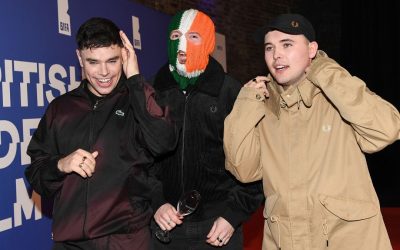 Le groupe de rap Kneecap présente ses excuses aux familles après des propos provocateurs sur les députés
Des déclarations chocs qui font polémique : Kneecap s’excuse !